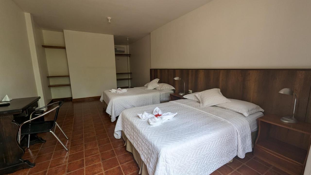 Lava House Hostal Puerto Ayora  Bagian luar foto