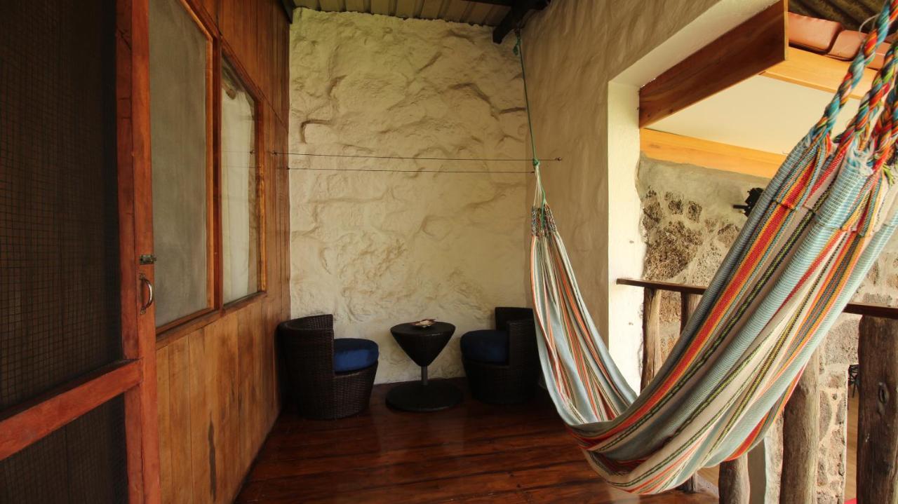 Lava House Hostal Puerto Ayora  Bagian luar foto