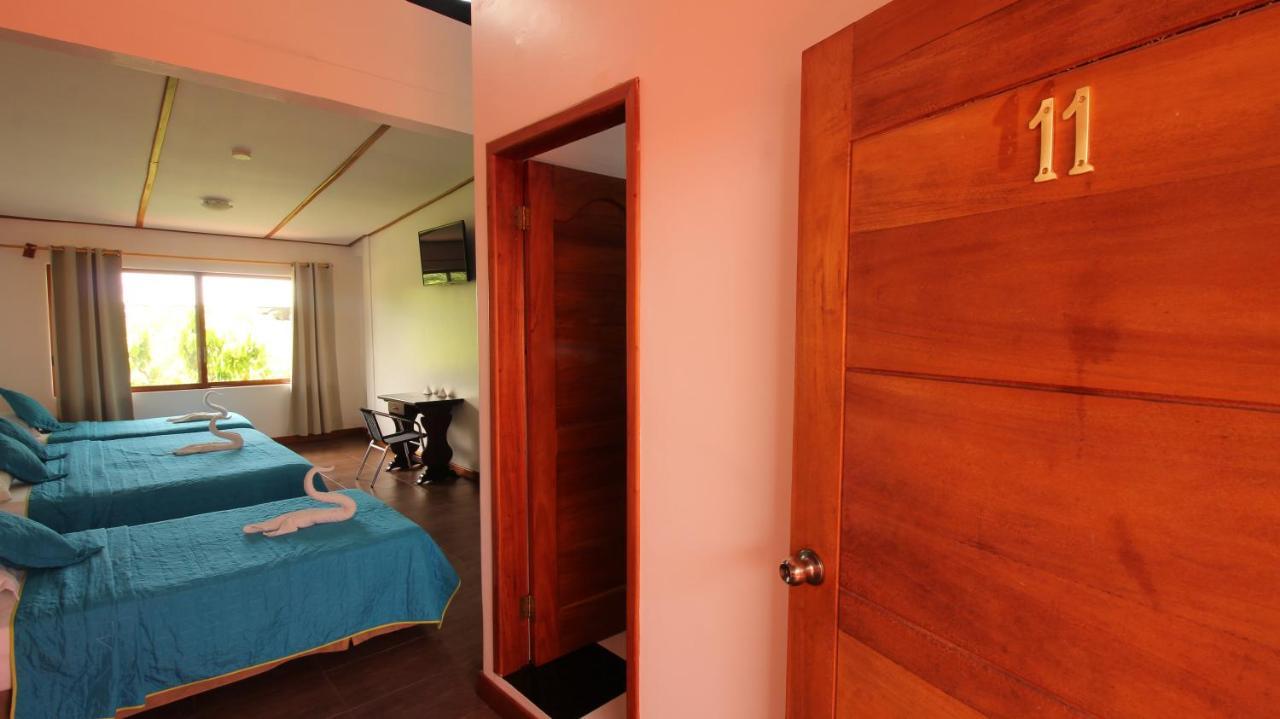 Lava House Hostal Puerto Ayora  Bagian luar foto