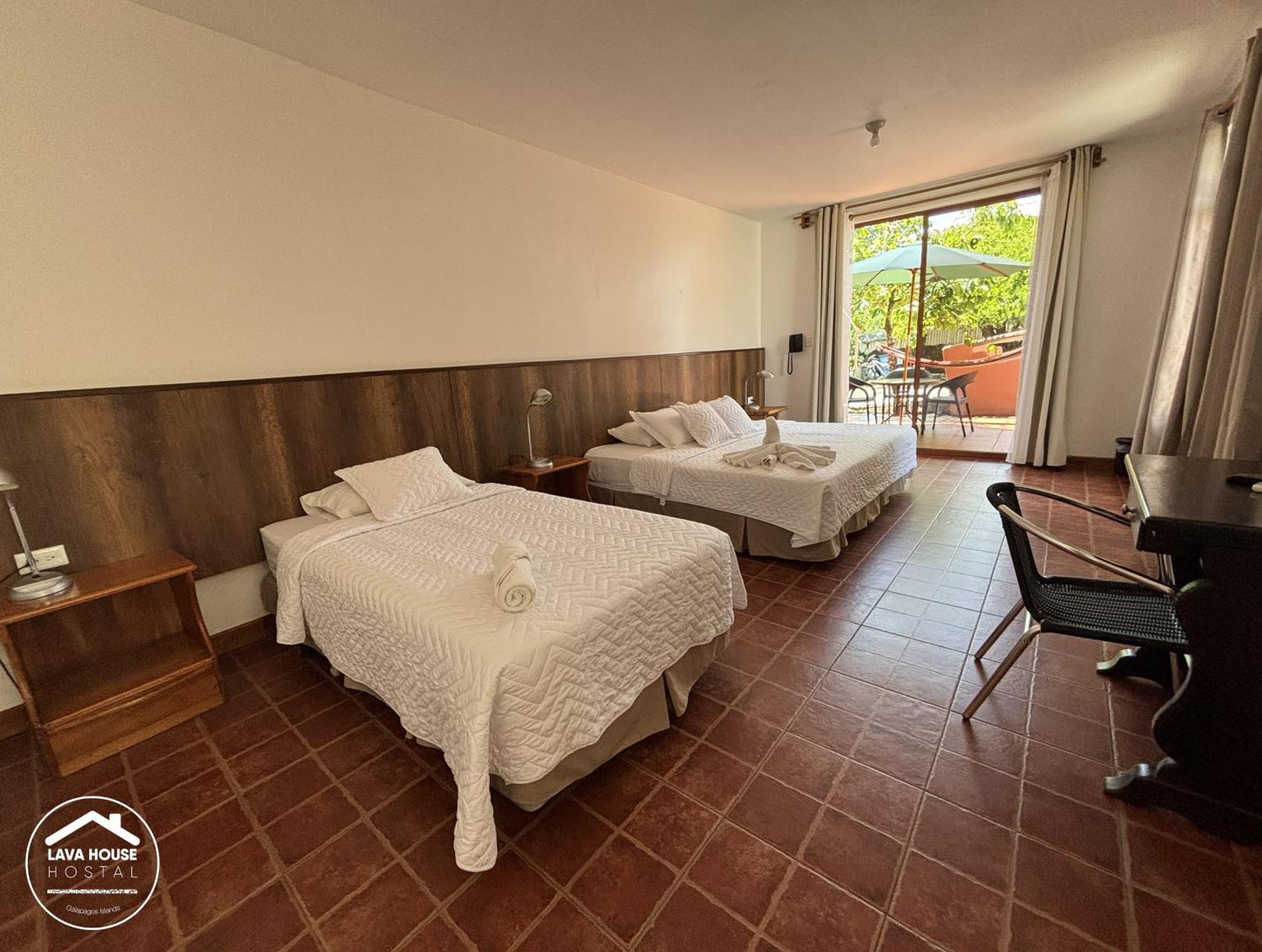 Lava House Hostal Puerto Ayora  Bagian luar foto