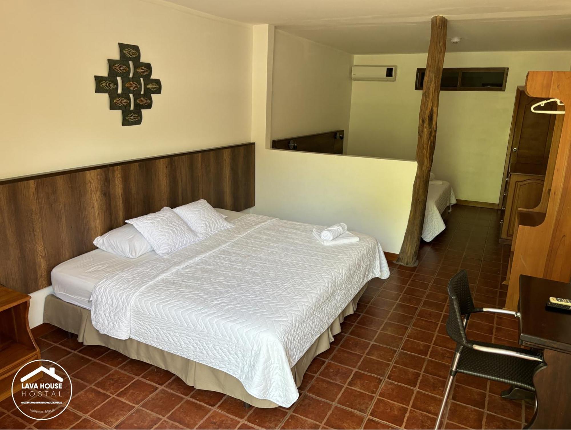 Lava House Hostal Puerto Ayora  Bagian luar foto